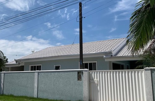Matinhos Casa | M&M House - Casa com Piscina e Ar Condicionado em Matinhos Para 10 Pessoas