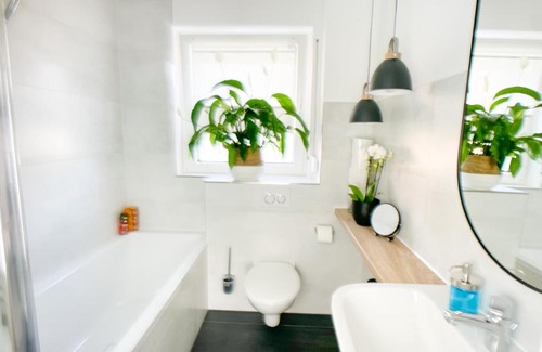 Sudstadt Apartamento | M-Style 02 Apartment mit Balkon 24h Self-Check-In, Free Parking, Netflix
