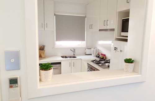 West Perth Apartamento | M4 300m de la ciudad en West Perth. Joya renovada!