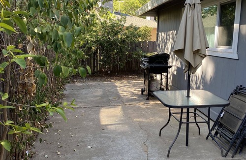 Citrus Heights Casa | (M6) Single Story Two Bed, Two Bath, with Garage and Private Yard.