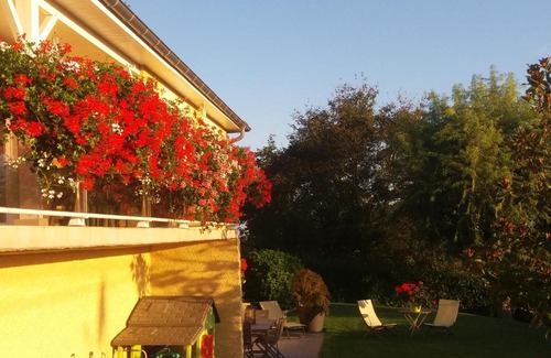 Janneyrias Apartamento | Ma maison fleurie proche AEROPORT LYON ST EXUPERY, LDLC ARENA, Groupama Stadium,Eurexpo