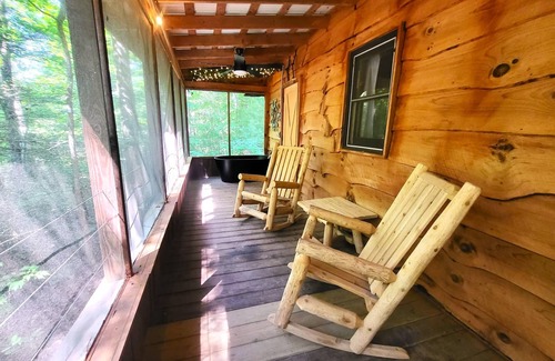 Saluda Cabina | Ma & Pa's cabin at Cabin Fever in NC!