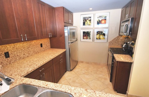 Honokowai Condominio | ¡ESPECTACULARES VISTA DE 270 GRADOS-MAR DIRECTO FRENTE AL ESQUINA! PREMIUM 2BR / 2BA!