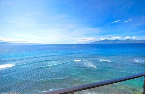 Honokowai Condominio | ¡ESPECTACULARES VISTA DE 270 GRADOS-MAR DIRECTO FRENTE AL ESQUINA! PREMIUM 2BR / 2BA!