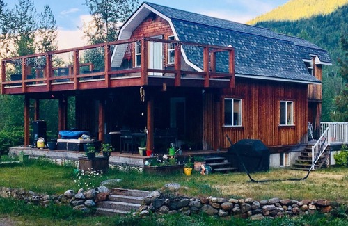 Ashton Creek Casa | Mabel Lake Retreat