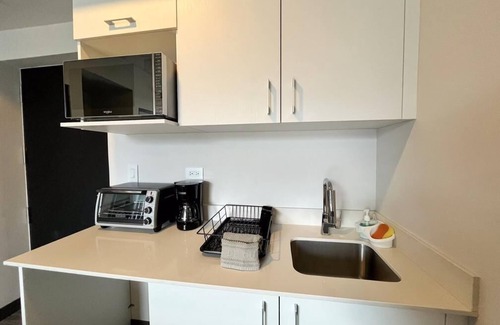 Mata Redonda Apartamento | Macaw at 20's Pool, Gym & Stylish City Stay