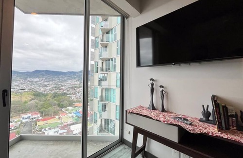 Mata Redonda Apartamento | Macaw at 20's Pool, Gym & Stylish City Stay
