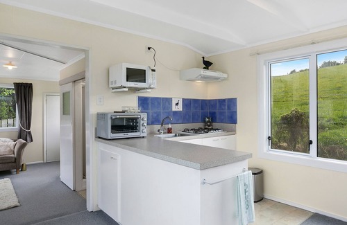 Dunedin Cabaña | Macbay Retreat - Macandrew Bay Holiday Home