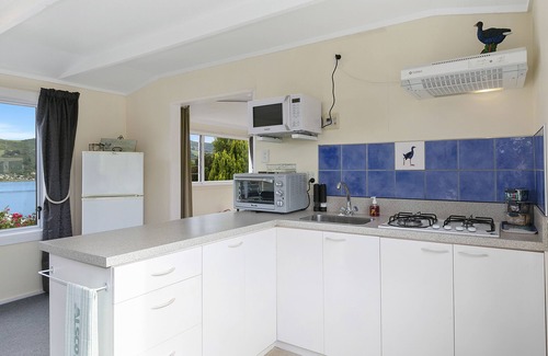 Dunedin Cabaña | Macbay Retreat - Macandrew Bay Holiday Home