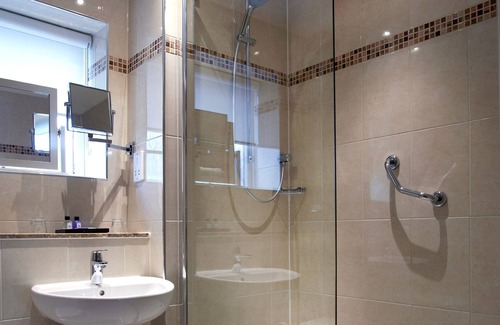 New Forest District Hotel | Macdonald Elmers Court Hotel