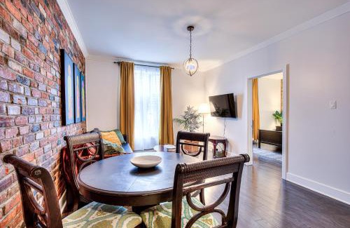 Downtown Montreal Apartamento | Mackay Street Downtown - Bell Center, Nightlife, & Metro at your doorstep!