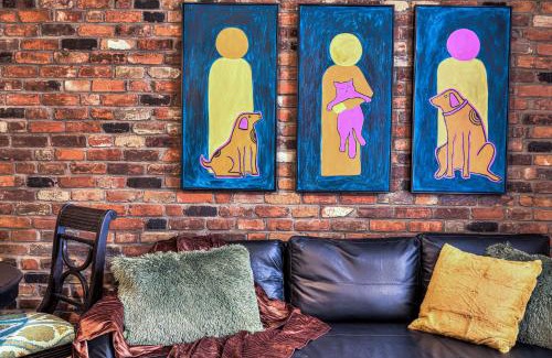 Downtown Montreal Apartamento | Mackay Street Downtown - Bell Center, Nightlife, & Metro at your doorstep!