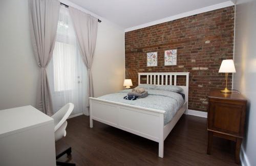 Downtown Montreal Apartamento | Mackay Street Downtown - Bell Center, Nightlife, & Metro at your doorstep!
