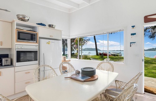 Great Mackerel Beach Cabaña | Mackeral Beach Cottage by TCC