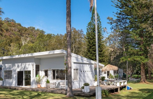 Great Mackerel Beach Cabaña | Mackeral Beach Cottage by TCC