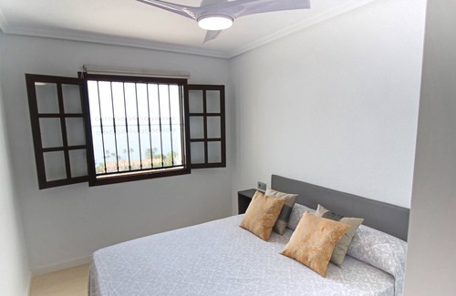 Santa Pola Apartamento | Maclo: Fantástica Terraza al mar Frente a la Isla de Tabarca. Wifi. Smart TV