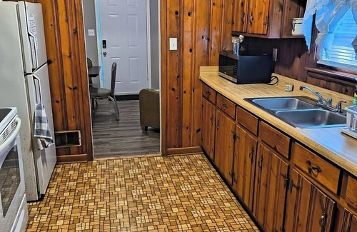 Macon Casa | Macon Duplex Getaway | 3BR, WiFi, BBQ and Parking