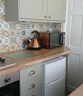 Loftus Casa | Mad Alice's Cottage