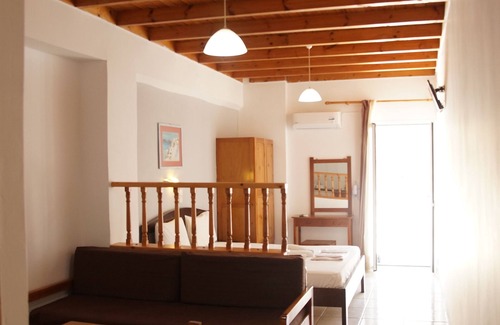 Loutro Casa | Madares Hotel
