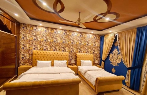 Islamabad Cabina | Madcrew Lodge