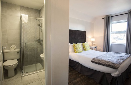 Bundoran Casa | Maddens Bridge Bar & Guesthouse