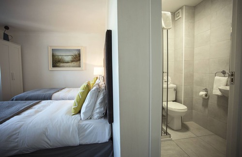 Bundoran Casa | Maddens Bridge Bar & Guesthouse