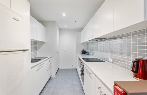 Phillip Apartamento | MadeComfy Spacious Canberra Living with Courtyard