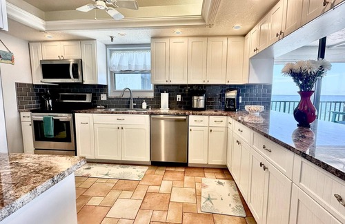 Madeira Beach Condominio | Madeira Towers 504 Corner Beachfront Unit