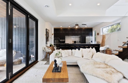 Collingwood Casa | Madeline by the Bay: Serene Sanctuary Retreat