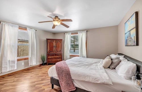 Shawano Casa | Mader Haven Across from the Lake by RedAwning