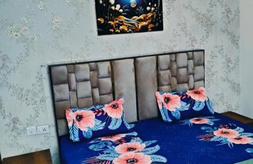 Vrindavan Apartamento | Madhav Mohini Kunj -2 BHK Near Prem Mandir