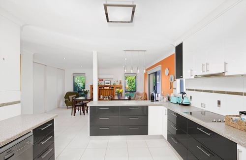 Penguin Casa | Madsen Retreat