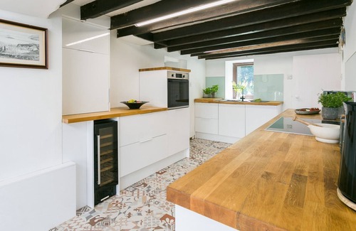 Dwyran Cabaña | Maes y Ceirchdir - sleeps 10 guests in 5 bedrooms