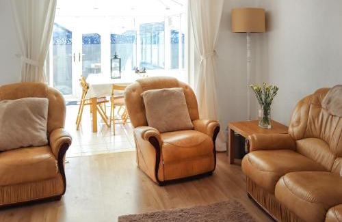 Carmarthen Casa | Maes Yr Ysgol