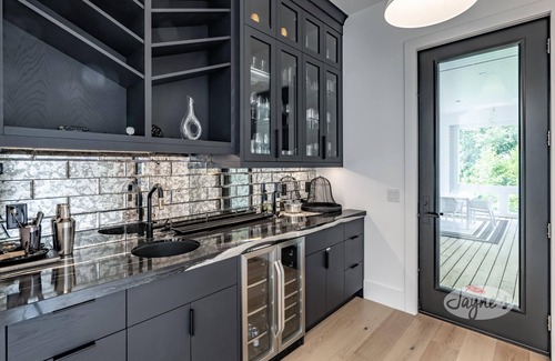 Shanty Bay Cabaña | Magazine worthy 8 bed 7 bath cottage on Lake Simcoe! South Exposure!