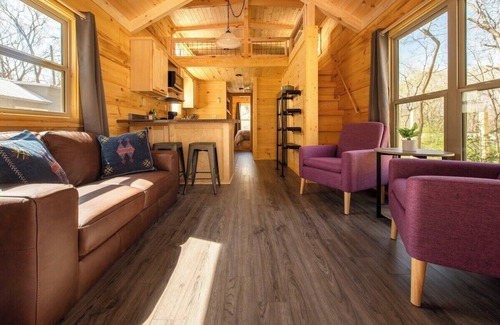 Lookout Valley Neighborhood Association Apartamento | Maggie Cabin | Enjoy Nature from a Forest Hot Tub
