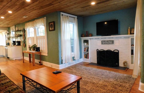 Wilmington Casa | Maggie's Midtown Cottage