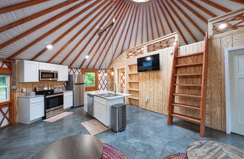 Elkland Cabina | Maggie's Modern MEGA and MINI YURTs - 30&16ft