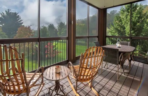 Maggie Valley Condominio | Maggie’s Hideaway - Mountain and Fairway view