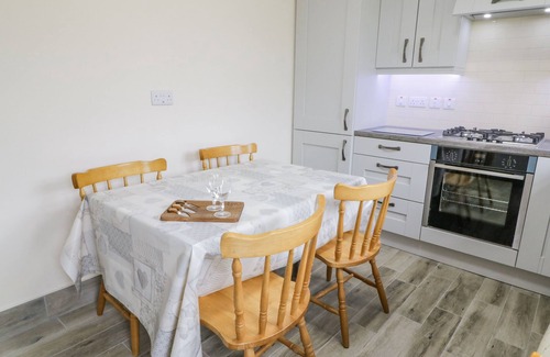 Ardara Cabaña | MAGHERA CAVES COTTAGE, family friendly in Ardara, County Donegal