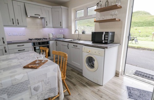 Ardara Cabaña | MAGHERA CAVES COTTAGE, family friendly in Ardara, County Donegal