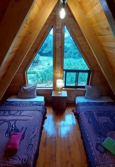 Canton Dota Chalet De Esquí | Magic Cabin in Jardín de Dota Real Costa Rica Farm Experience Breakfast incl & Trout Fishing & Private Lagoon & Garden & fruits