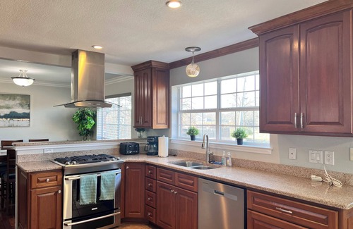 Lewisville Casa | Magic Oasis, Pool, Pavilion on large lot, Fantastic View, Sleep 16