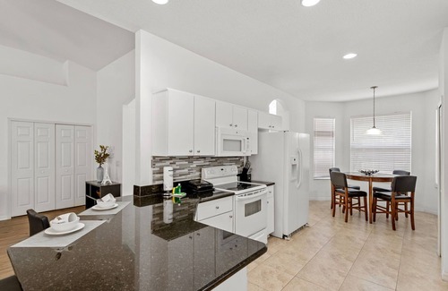 Crystal Cove Casa | Magical 4BR Disney Retreat, with PVT Pool & Games