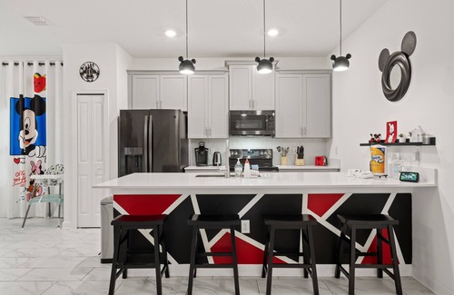 Kissimmee Casa | Magical 5 BD/4 BATH with Poolside Cinema and Free Resort! Sleeps 14