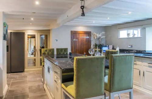 Little Witcombe Casa | Magical 5* Luxury 15th Century Tudor Entire Wing.