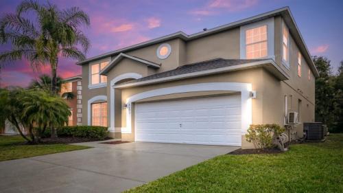 Kissimmee Casa | Magical 7BR Resort Pool Home Near Disney & Orlando Attractions