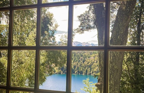 San Carlos de Bariloche Casa | Magical 5 bedroom house over Moreno Lake.