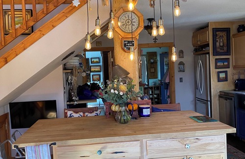 Twin Lakes Casa | Magical Artist Retreat