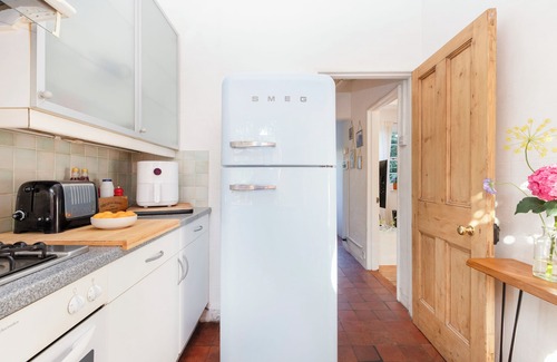 Hanger Hill Cabaña | Magical Arts and Craft Cottage - Ealing W5 (15 mins to W1)